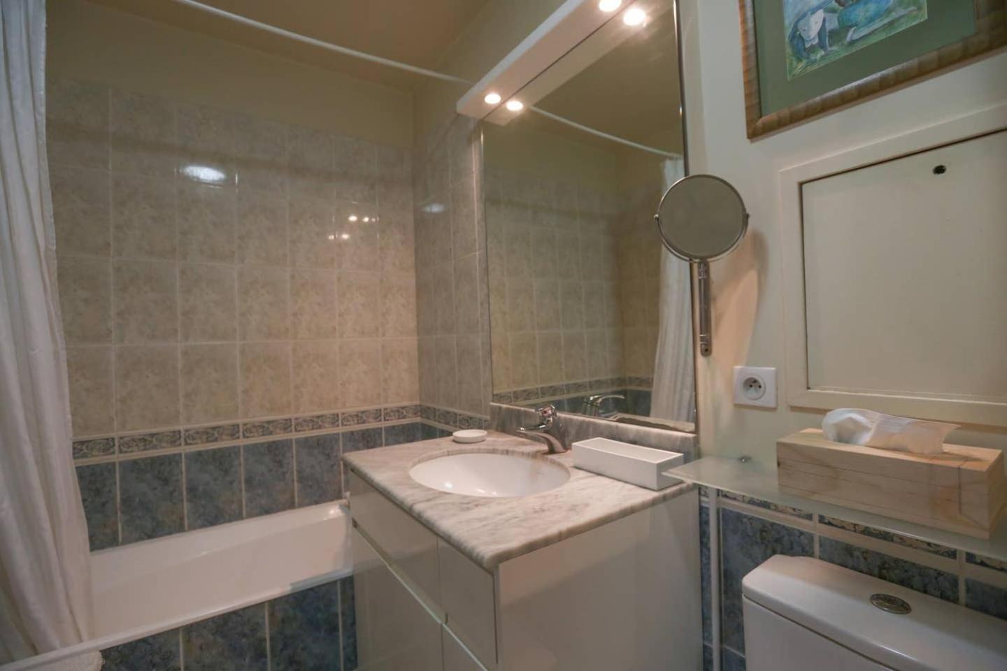 Bright Pied-a-terre Eiffel Tower 4 People Appartement *