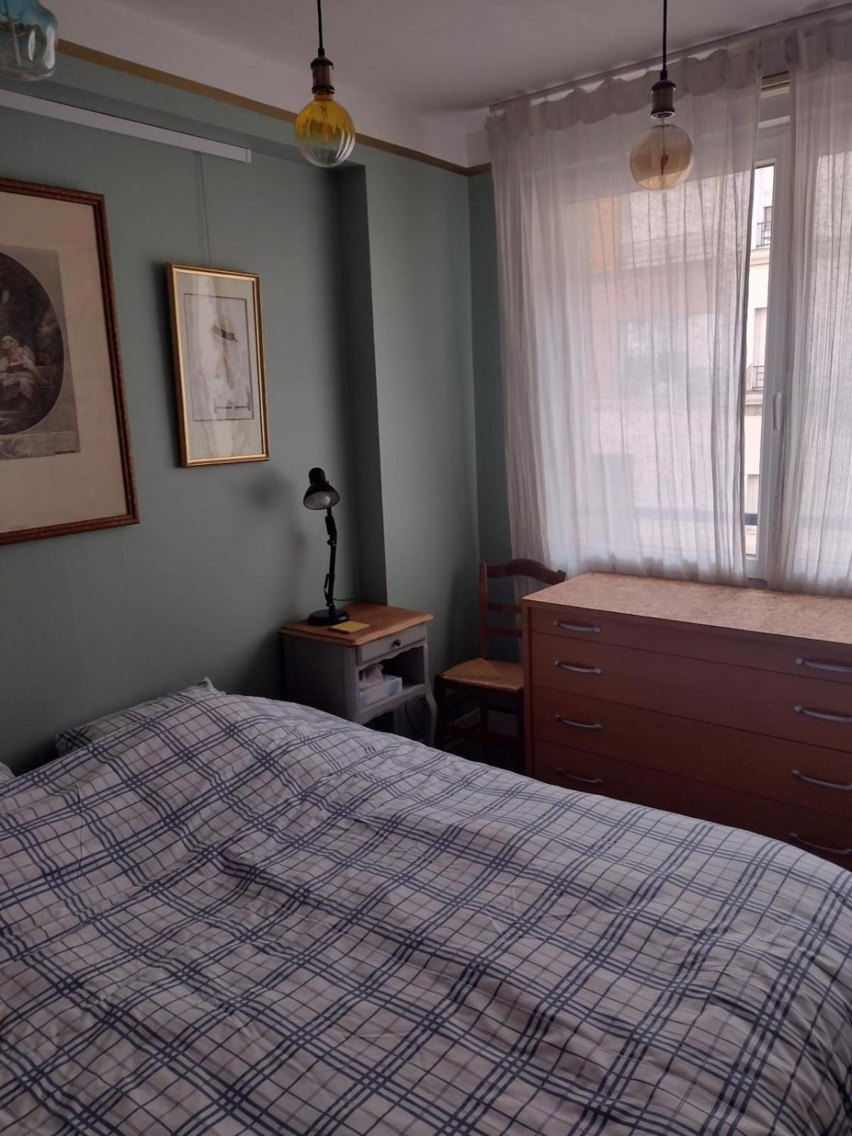 Bright Pied-a-terre Eiffel Tower 4 People Appartement Parijs